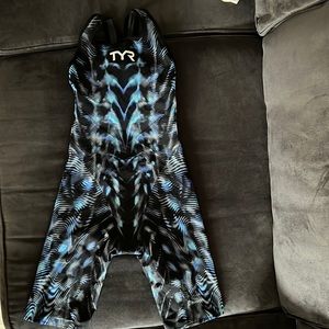 TYR Venzo Genesis Open Back Tech Suit size 23